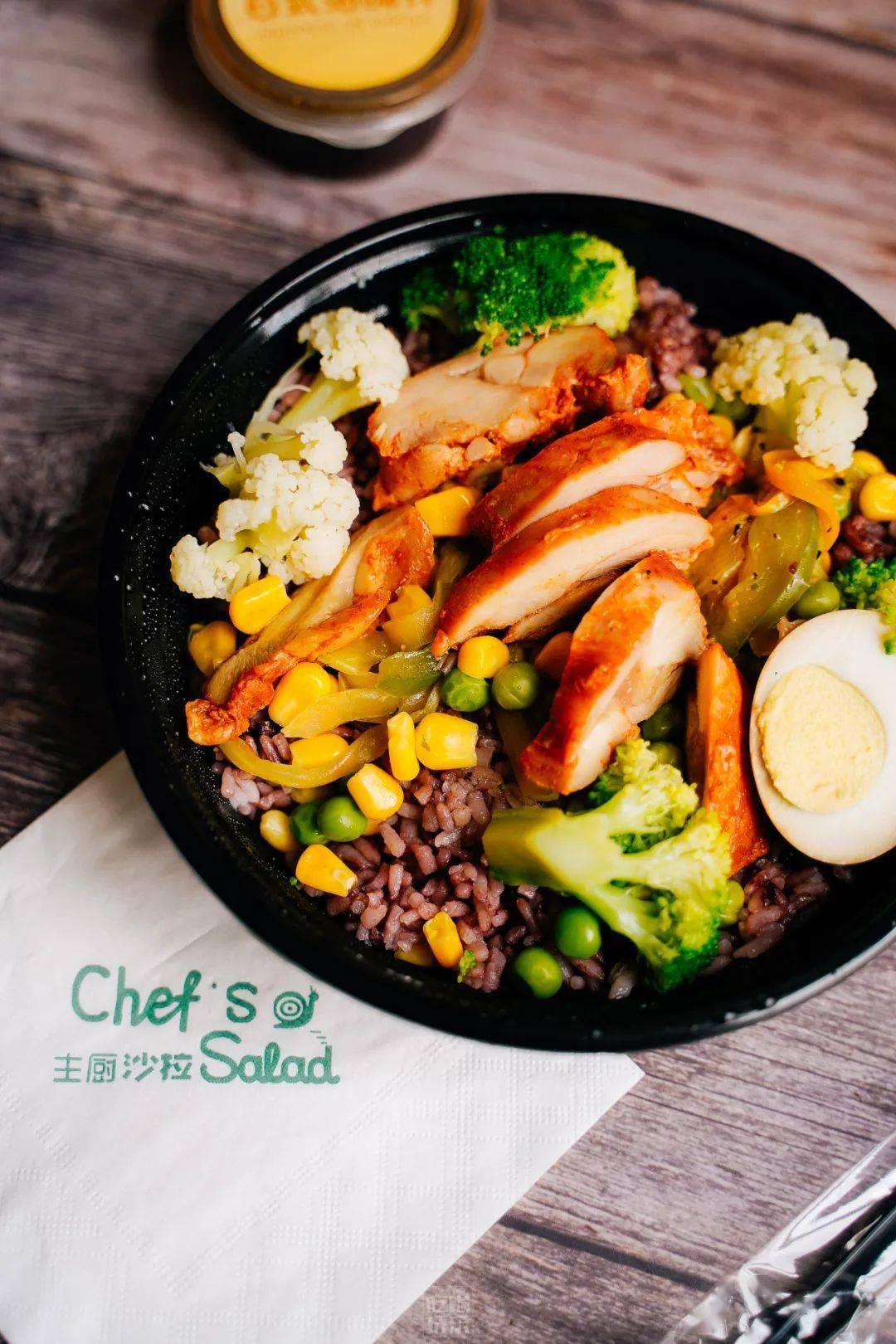 兩種令人垂涎的日式美食體驗(yàn) 吞拿魚拌蛋松露土豆泥與招牌日式肥牛溫泉蛋飯